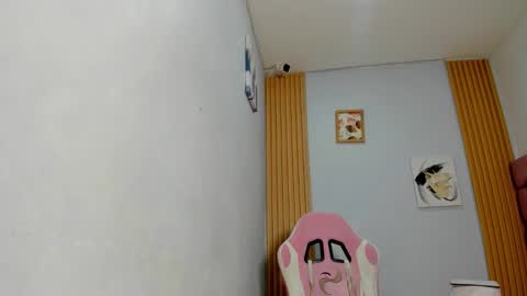 Snapshot of dakota_x18 chatting on October 29, 2025, 1:46 pm dakota_x18 online show from October 29, 2025, 1:46 pm