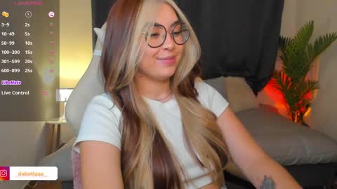 dakottaa__ online show from April 22, 2026, 1:30 am