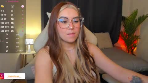 dakottaa__ online show from April 23, 2026, 12:01 am