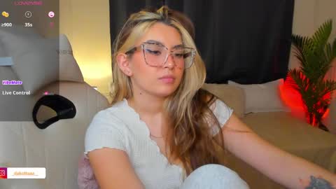 dakottaa__ online show from June 4, 2026, 12:27 am