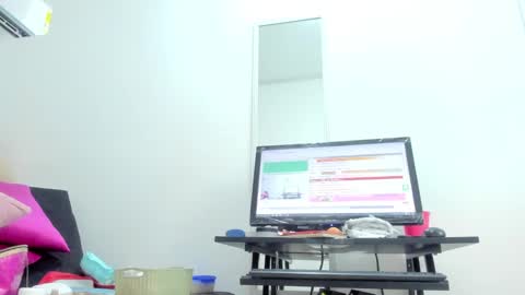 Snapshot of dalia_2 chatting on February 14, 2025, 2:39 am Ren online show from February 14, 2025, 2:39 am