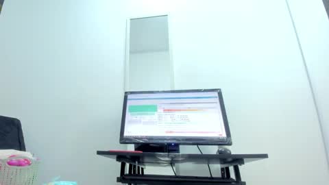 Snapshot of dalia_2 chatting on February 19, 2025, 3:28 am Ren online show from February 19, 2025, 3:28 am