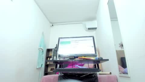 Snapshot of dalia_2 chatting on February 24, 2025, 3:23 am Ren online show from February 24, 2025, 3:23 am