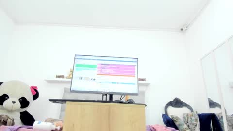 Snapshot of dalia_2 chatting on September 22, 2025, 12:45 am Ren online show from September 22, 2025, 12:45 am