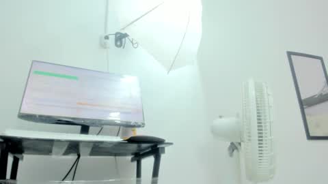 Snapshot of dalia_2 chatting on October 23, 2025, 12:54 am Ren online show from October 23, 2025, 12:54 am