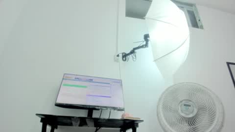 Snapshot of dalia_2 chatting on October 27, 2025, 12:26 am Ren online show from October 27, 2025, 12:26 am