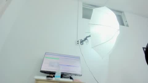 Snapshot of dalia_2 chatting on November 9, 2025, 12:20 am Ren online show from November 9, 2025, 12:20 am