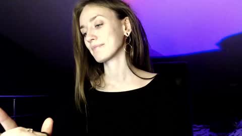 Dalia  online show from December 11, 2024, 1:17 pm