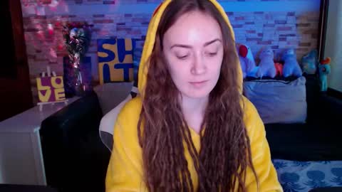 Dalia  online show from November 24, 2025, 9:42 am