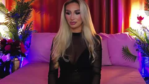 DalidaSelena online show from May 18, 2026, 5:41 pm