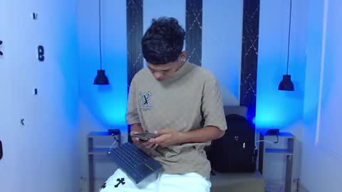 damar_felipe online show from November 13, 2025, 7:29 am