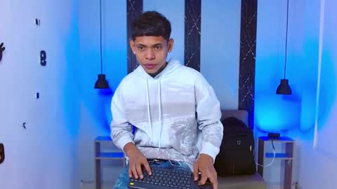 damar_felipe online show from November 15, 2025, 4:32 am