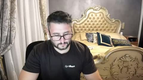 Snapshot of damian1112 chatting on November 19, 2025, 3:45 pm damian1112 online show from November 19, 2025, 3:45 pm