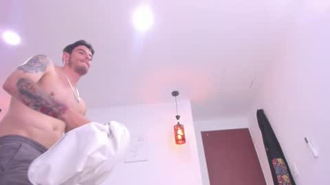 Snapshot of damian_bull chatting on October 13, 2025, 7:36 pm D A M I A N online show from October 13, 2025, 7:36 pm