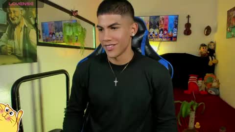 Snapshot of damian_latinxxx chatting on May 4, 2026, 12:28 am Damian online show from May 4, 2026, 12:28 am