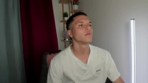 Snapshot of damian_vega13 chatting on November 7, 2025, 10:43 pm damian_vega13 online show from November 7, 2025, 10:43 pm