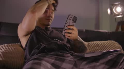 Snapshot of damianow chatting on October 19, 2025, 10:32 pm insta damn8 -------- online show from October 19, 2025, 10:32 pm