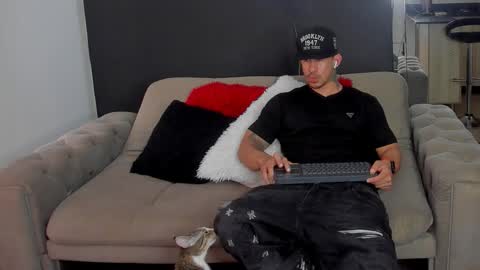 Snapshot of dammianmilleroficial chatting on February 1, 2026, 5:00 pm INSTAGRAM DAMMIANMILLEROFICIAL online show from February 1, 2026, 5:00 pm