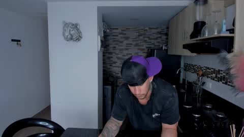 Snapshot of dammianmilleroficial chatting on February 6, 2026, 1:58 pm INSTAGRAM DAMMIANMILLEROFICIAL online show from February 6, 2026, 1:58 pm