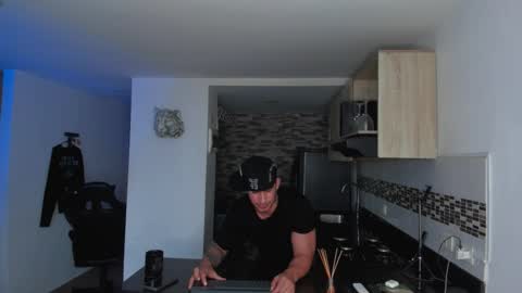 Snapshot of dammianmilleroficial chatting on February 26, 2026, 11:42 am INSTAGRAM DAMMIANMILLEROFICIAL online show from February 26, 2026, 11:42 am