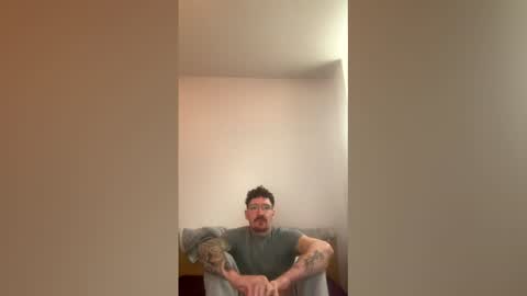 Snapshot of damo111694 chatting on March 8, 2026, 9:51 pm damo111694 online show from March 8, 2026, 9:51 pm