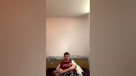 Snapshot of damo111694 chatting on March 11, 2026, 9:32 pm damo111694 online show from March 11, 2026, 9:32 pm