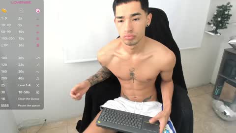 Snapshot of damon_333 chatting on December 13, 2024, 8:37 pm Damon online show from December 13, 2024, 8:37 pm