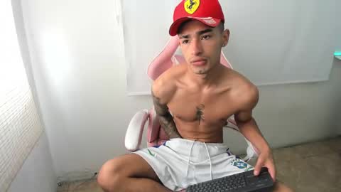 Snapshot of damon_333 chatting on February 21, 2025, 8:05 pm Damon online show from February 21, 2025, 8:05 pm