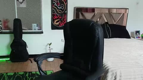 Snapshot of damon_333 chatting on October 20, 2025, 8:09 pm Damon online show from October 20, 2025, 8:09 pm