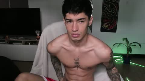 Snapshot of damon_333 chatting on June 10, 2026, 7:46 pm Damon online show from June 10, 2026, 7:46 pm