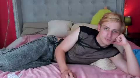 Snapshot of damonlux chatting on July 8, 2026, 2:43 pm Damon online show from July 8, 2026, 2:43 pm