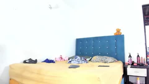 Snapshot of damonxxx1 chatting on October 19, 2025, 10:43 pm Damon online show from October 19, 2025, 10:43 pm