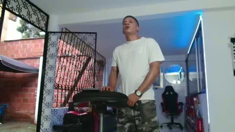 Snapshot of damyan_2003 chatting on February 23, 2025, 10:31 pm damyan_2003 online show from February 23, 2025, 10:31 pm