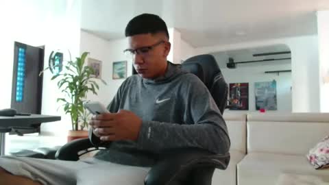 damyan_2003 online show from April 5, 2026, 2:36 pm