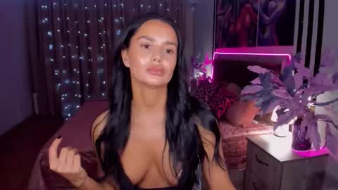 DanaMiers online show from November 20, 2025, 4:23 am