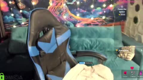 dances_queen online show from March 22, 2026, 8:07 am