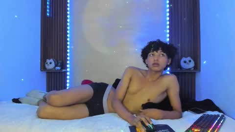 Snapshot of dandywolf_ chatting on December 7, 2024, 11:45 pm Dandy wolf online show from December 7, 2024, 11:45 pm