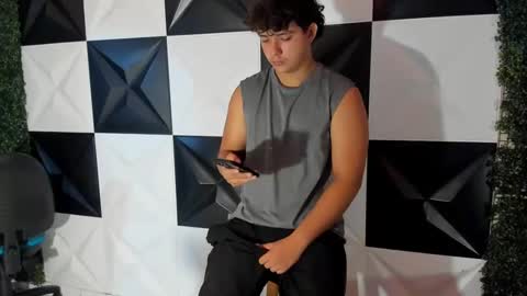 Snapshot of dani_cumboy chatting on October 25, 2025, 2:35 pm dani_cumboy online show from October 25, 2025, 2:35 pm