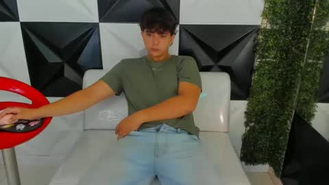 Snapshot of dani_cumboy chatting on November 13, 2025, 1:21 pm dani_cumboy online show from November 13, 2025, 1:21 pm