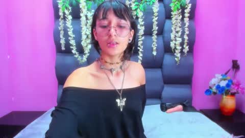 Snapshot of dani_dream chatting on October 9, 2025, 2:04 pm dani_dream online show from October 9, 2025, 2:04 pm