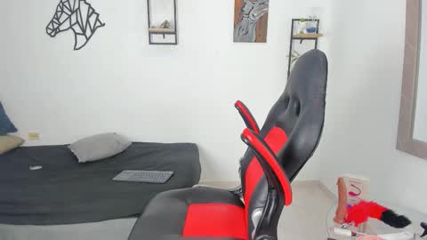 Snapshot of dani_snow chatting on October 16, 2025, 8:10 pm Daniella online show from October 16, 2025, 8:10 pm