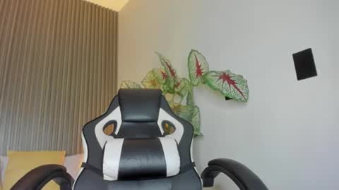 Snapshot of dania_miller_ chatting on November 29, 2025, 2:47 am Dania online show from November 29, 2025, 2:47 am