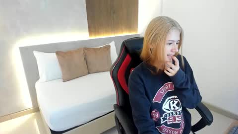 D A N I A online show from September 12, 2025, 12:05 pm