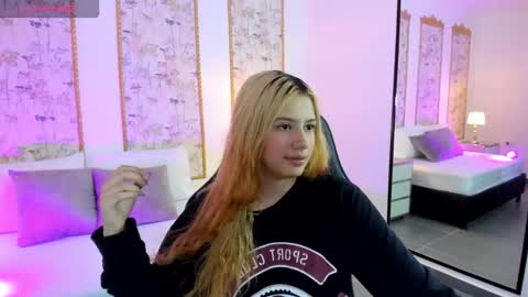 D A N I A online show from November 1, 2025, 2:02 am