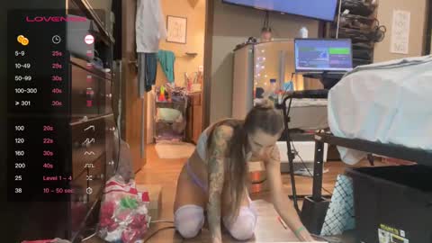 Snapshot of danidragon69 chatting on December 25, 2024, 8:07 am Dani Dragon online show from December 25, 2024, 8:07 am