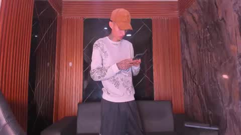 daniel_deluc77 online show from January 13, 2026, 8:36 pm