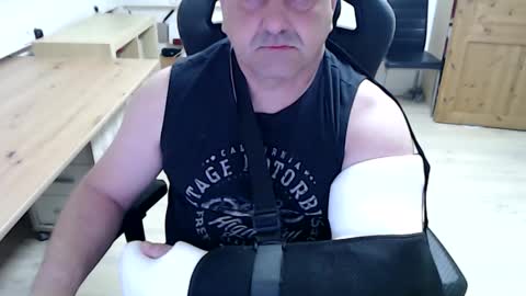 daniel_master online show from April 2, 2026, 7:44 pm