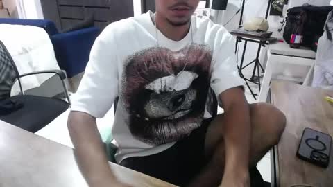 daniel_velez26 online show from May 25, 2026, 7:31 pm