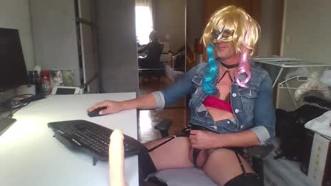 newcumer online show from January 8, 2025, 12:15 pm