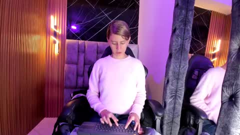 Daniela online show from December 13, 2024, 5:43 pm